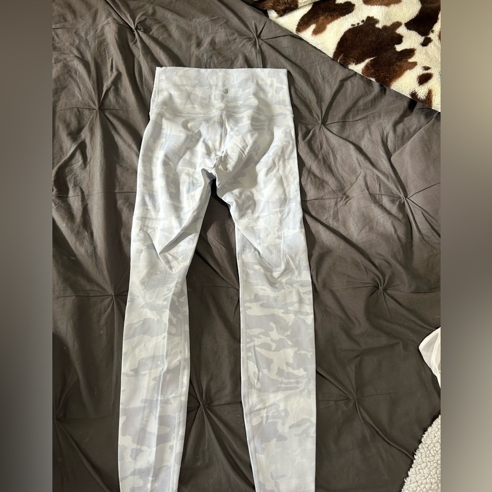 Lululemon leggings size 6 with 28” length super cute camo
